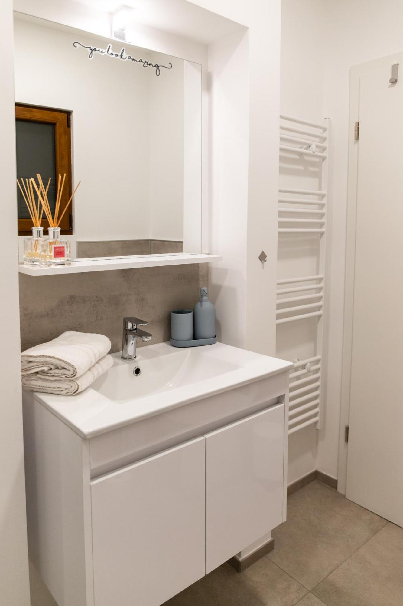 Oliver Street Apartment Vipava Buitenkant foto