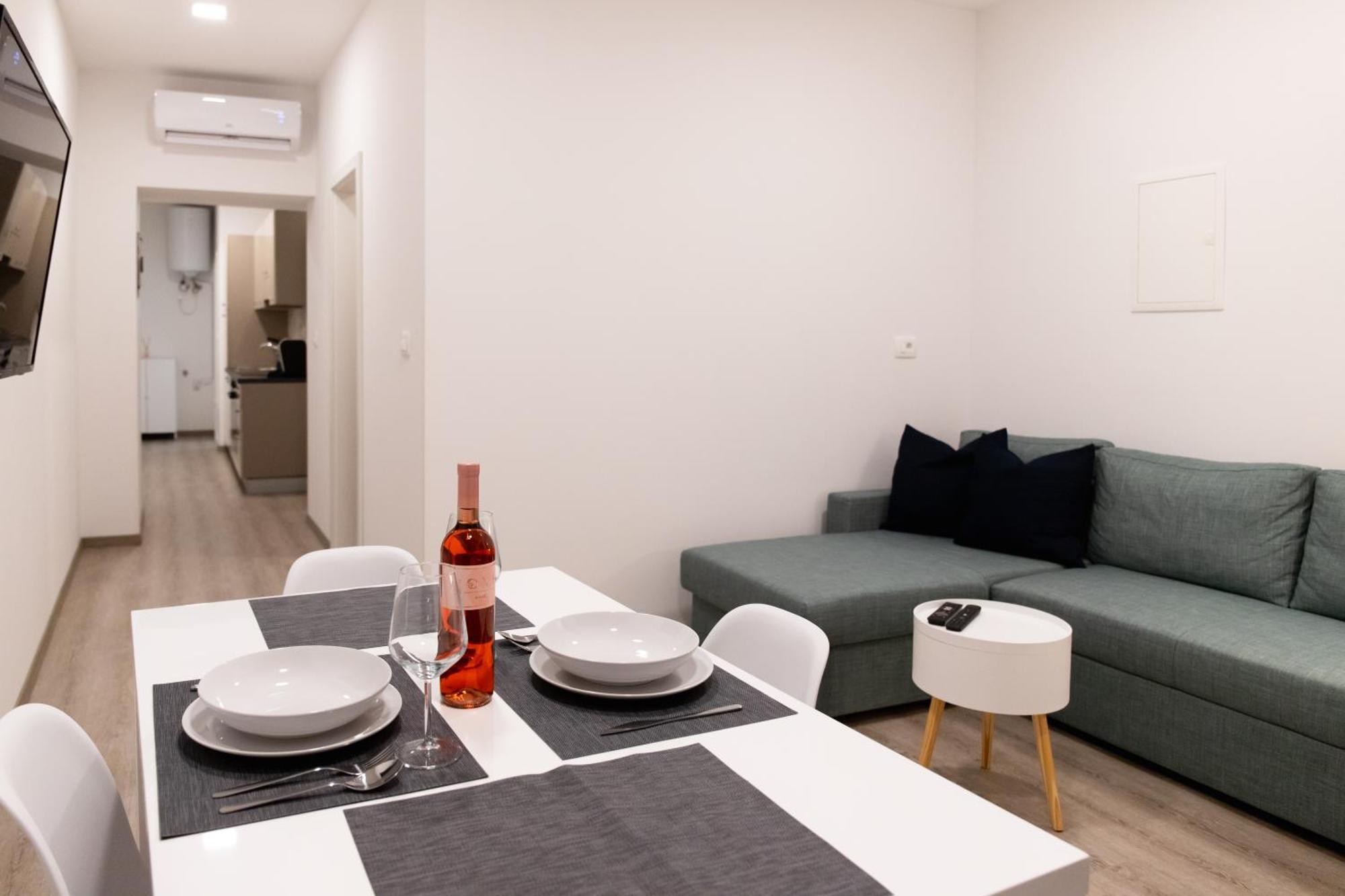 Oliver Street Apartment Vipava Buitenkant foto
