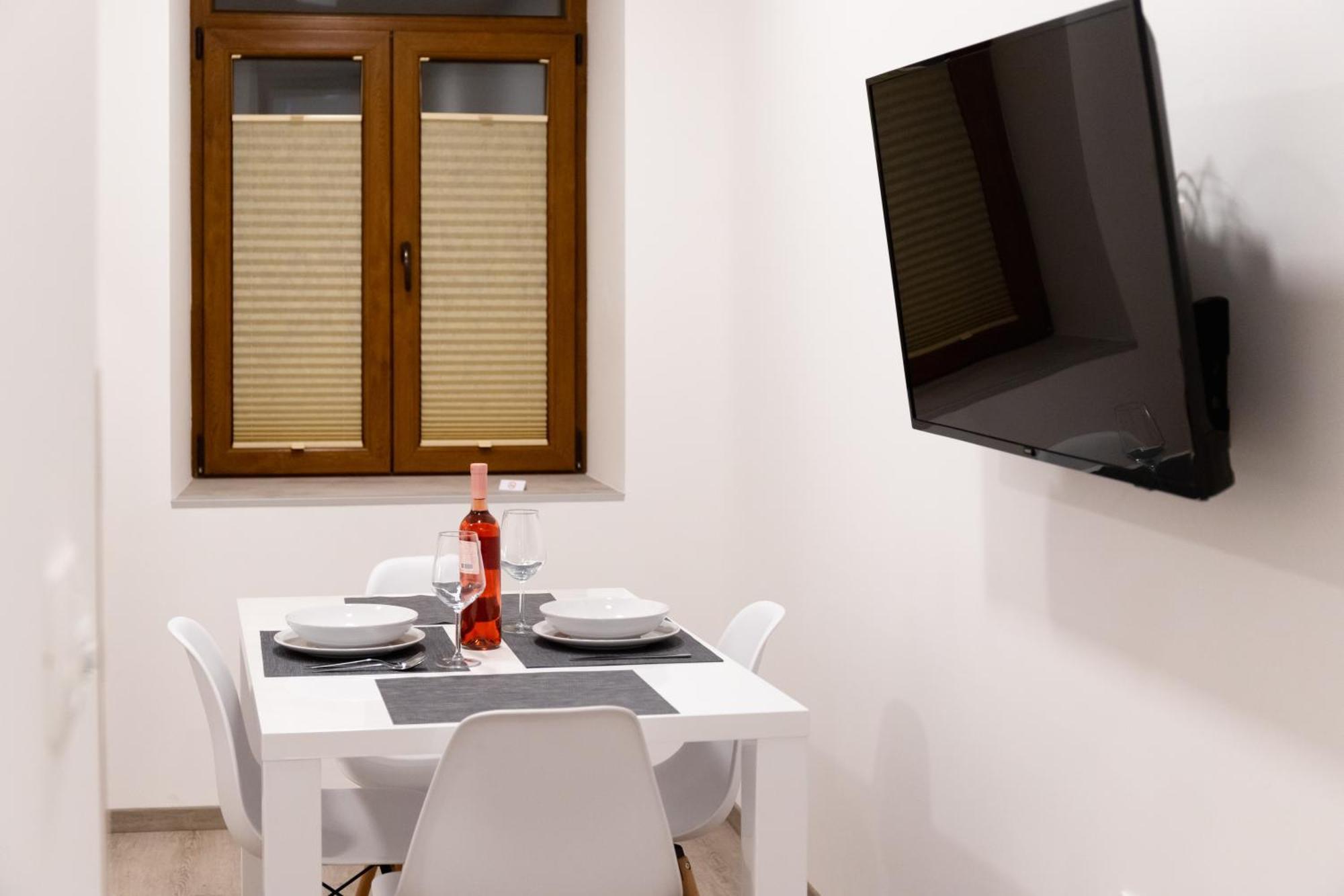 Oliver Street Apartment Vipava Buitenkant foto